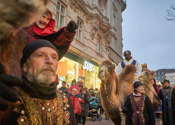 Tříkrálový průvod prošel centrem města Brna. Doprovodily ho stovky lidí