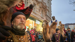 Tříkrálový průvod prošel centrem města Brna. Doprovodily ho stovky lidí