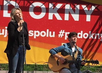 Koncert pod okny Domova pokojného stáří Kamenná potěšil klienty Charity