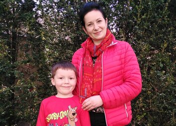 Svátek matek oslaví paní Olha se synem ve svém. Díky pomoci z Domova sv. Markéty