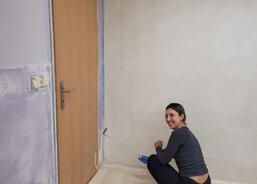 Dobrovolnice z firmy Novanta se pustily do malování s velkým nasazením, i bez předchozí zkušenosti.